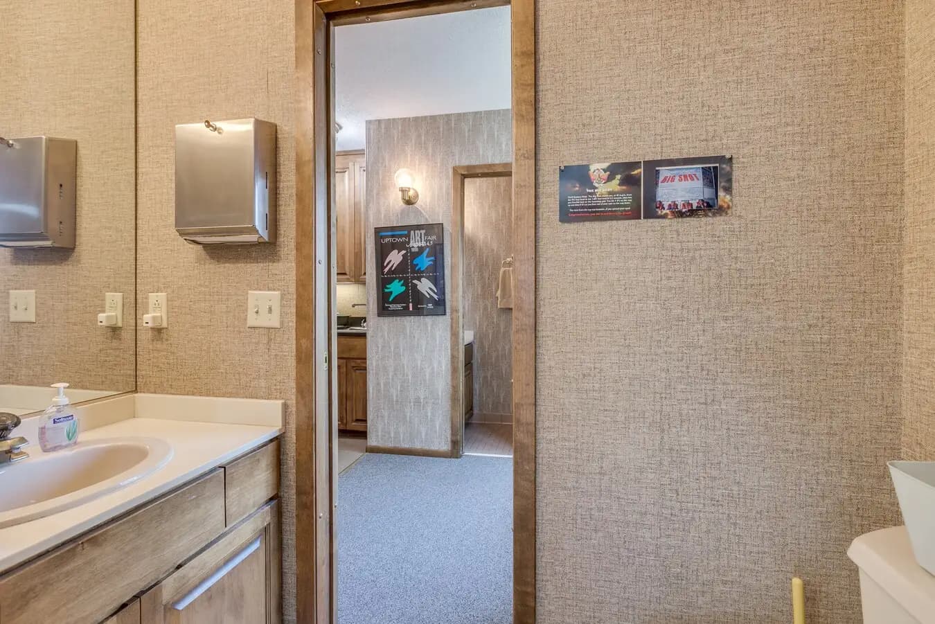 3040 Lyndale Suite 204 - View 3