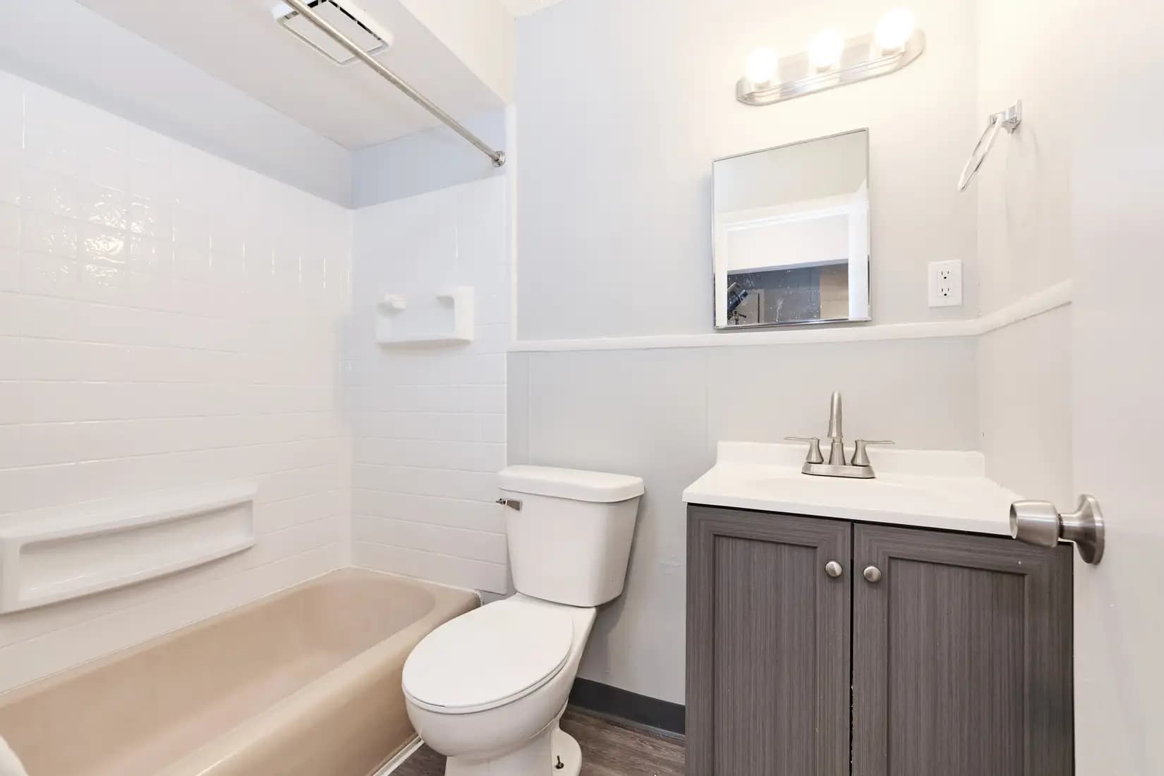 2110 Park Ave - View 11